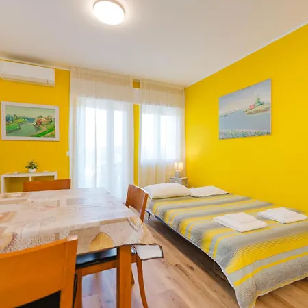 Casa Letizia - 10 Min From & Free Parking Apartamento *